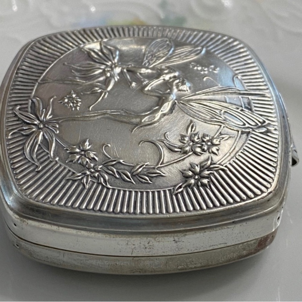 Antique Djer Kiss Kissing Fairies Compact (Final Price) - Picture 4 of 8